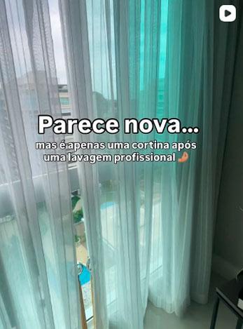 print de uma foto de cortina limpa tirada do feed do instagram da empresa, com os dizeres: parece nova, mas é apenas uma cortina após uma lavagem profissional.